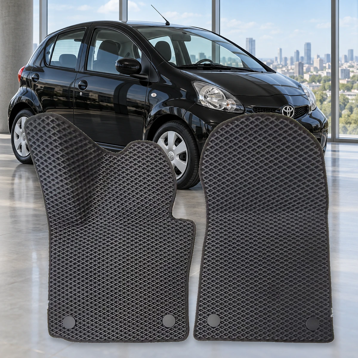 Dywaniki samochodowe Toyota Aygo I 2005–2014 RENZO – dwa przednie dywaniki EVA z ochroną lewej stopy na tle Aygo I